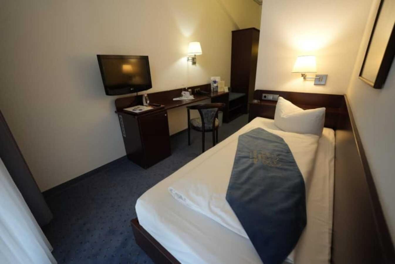 Hotel Goldener Adler 바우트젠 외부 사진